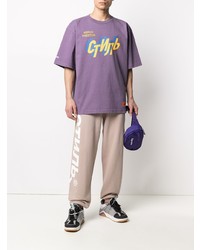 hellviolettes bedrucktes T-Shirt mit einem Rundhalsausschnitt von Heron Preston