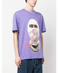 hellviolettes bedrucktes T-Shirt mit einem Rundhalsausschnitt von Ih Nom Uh Nit