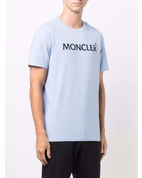 hellviolettes bedrucktes T-Shirt mit einem Rundhalsausschnitt von Moncler