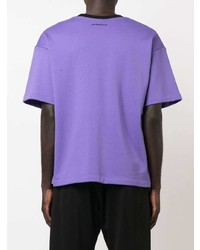 hellviolettes bedrucktes T-Shirt mit einem Rundhalsausschnitt von Styland