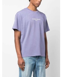 hellviolettes bedrucktes T-Shirt mit einem Rundhalsausschnitt von GUESS USA