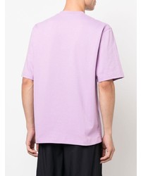 hellviolettes bedrucktes T-Shirt mit einem Rundhalsausschnitt von Jacquemus