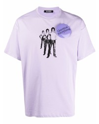 hellviolettes bedrucktes T-Shirt mit einem Rundhalsausschnitt von Raf Simons