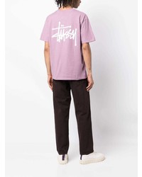 hellviolettes bedrucktes T-Shirt mit einem Rundhalsausschnitt von Stussy