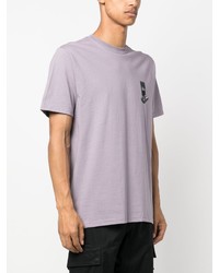 hellviolettes bedrucktes T-Shirt mit einem Rundhalsausschnitt von Stussy