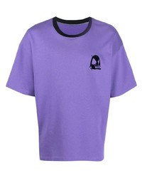 hellviolettes bedrucktes T-Shirt mit einem Rundhalsausschnitt von Styland