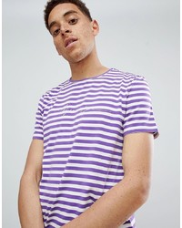 hellviolettes horizontal gestreiftes T-Shirt mit einem Rundhalsausschnitt von Mennace