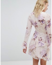 hellviolettes schwingendes Kleid mit Blumenmuster von Missguided