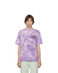 hellviolettes T-Shirt mit einem Rundhalsausschnitt mit Batikmuster