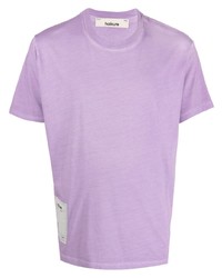 hellviolettes T-Shirt mit einem Rundhalsausschnitt von Haikure