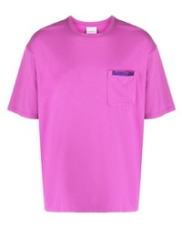 lila bedrucktes T-Shirt mit einem Rundhalsausschnitt von BLUEMARBLE