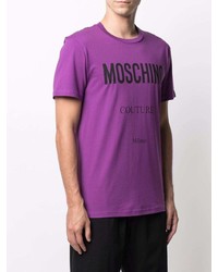 lila bedrucktes T-Shirt mit einem Rundhalsausschnitt von Moschino