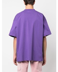 lila bedrucktes T-Shirt mit einem Rundhalsausschnitt von Vetements