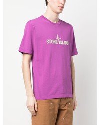 lila bedrucktes T-Shirt mit einem Rundhalsausschnitt von Stone Island