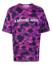lila Camouflage T-Shirt mit einem Rundhalsausschnitt von A Bathing Ape