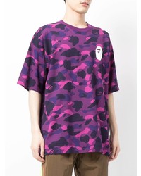 lila Camouflage T-Shirt mit einem Rundhalsausschnitt von A Bathing Ape