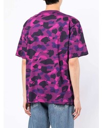 lila Camouflage T-Shirt mit einem Rundhalsausschnitt von A Bathing Ape