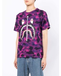 lila Camouflage T-Shirt mit einem Rundhalsausschnitt von A Bathing Ape