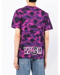 lila Camouflage T-Shirt mit einem Rundhalsausschnitt von A Bathing Ape