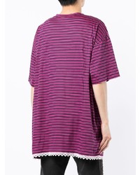 lila horizontal gestreiftes T-Shirt mit einem Rundhalsausschnitt von COOL T.M