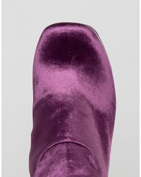 lila Overknee Stiefel aus Samt von Asos