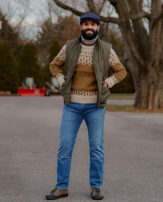 Gesteppte ärmellose Jacke kombinieren – 82 Casual Herren Outfits kühl Wetter: Entscheiden Sie sich für eine gesteppte ärmellose Jacke und blauen Jeans für ein großartiges Wochenend-Outfit. Warum kombinieren Sie Ihr Outfit für einen legereren Auftritt nicht mal mit braunen hohen Sneakers aus Segeltuch?