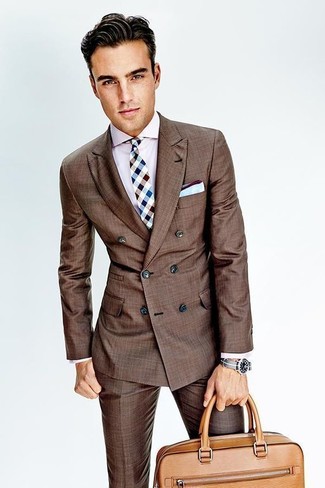 Hellblaue Krawatte kombinieren – 188 Herren Outfits: Paaren Sie einen braunen Anzug mit einer hellblauen Krawatte, um vor Klasse und Perfektion zu strotzen.