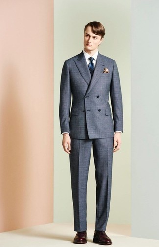 Hellbeige Einstecktuch kombinieren – 500+ Herren Outfits warm Wetter: Entscheiden Sie sich für einen grauen Anzug und ein hellbeige Einstecktuch für einen bequemen Alltags-Look. Fühlen Sie sich ideenreich? Vervollständigen Sie Ihr Outfit mit dunkelbraunen Leder Brogues.