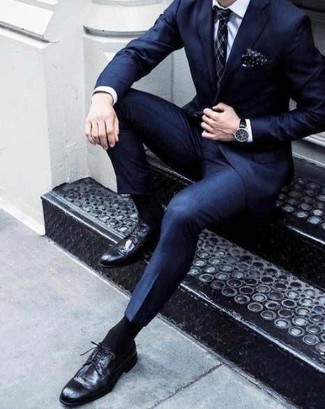 Welche Brogues mit dunkelblauen Anzuges zu tragen – 119 Elegante Herren Outfits: Kombinieren Sie einen dunkelblauen Anzug mit einem weißen Businesshemd für einen stilvollen, eleganten Look. Suchen Sie nach leichtem Schuhwerk? Ergänzen Sie Ihr Outfit mit Brogues für den Tag.