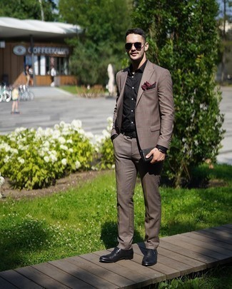 brauner Anzug mit Karomuster von Moschino