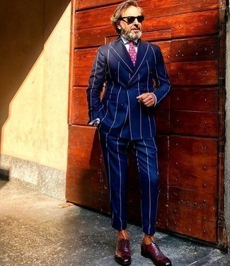 dunkelblauer vertikal gestreifter Anzug von The Gigi