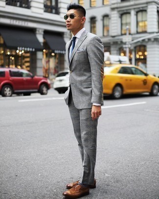 Grauen Anzug mit Schottenmuster kombinieren – 368 Herren Outfits: Kombinieren Sie einen grauen Anzug mit Schottenmuster mit einem weißen Businesshemd für einen stilvollen, eleganten Look. Wenn Sie nicht durch und durch formal auftreten möchten, vervollständigen Sie Ihr Outfit mit braunen Leder Brogues.