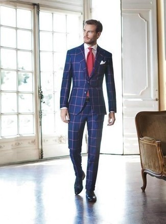 Rote Krawatte kombinieren – 500+ Herren Outfits: Kombinieren Sie einen blauen Anzug mit Karomuster mit einer roten Krawatte, um vor Klasse und Perfektion zu strotzen. Fühlen Sie sich mutig? Entscheiden Sie sich für schwarzen Chelsea Boots aus Leder.