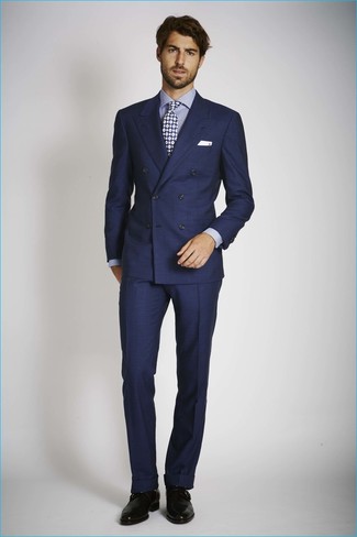 Dunkelblaue und weiße gepunktete Krawatte kombinieren – 310 Sommer Herren Outfits: Tragen Sie einen dunkelblauen Anzug und eine dunkelblaue und weiße gepunktete Krawatte, um vor Klasse und Perfektion zu strotzen. Wenn Sie nicht durch und durch formal auftreten möchten, wählen Sie schwarzen Leder Derby Schuhe. Dieser Look könnte zu Ihren Lieblings-Sommer-Look werden!