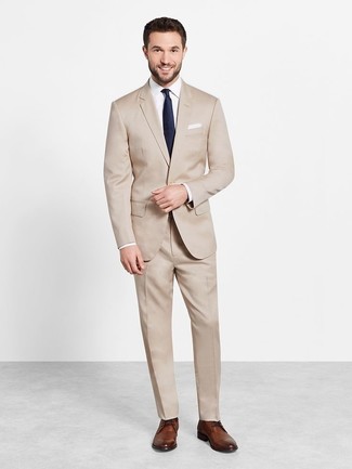 30 Jährige: Wie Anzug mit Derby Schuhe zu kombinieren – 500+ Herren Outfits warm Wetter: Paaren Sie einen Anzug mit einem weißen Businesshemd für einen stilvollen, eleganten Look. Wählen Sie die legere Option mit Derby Schuhen.