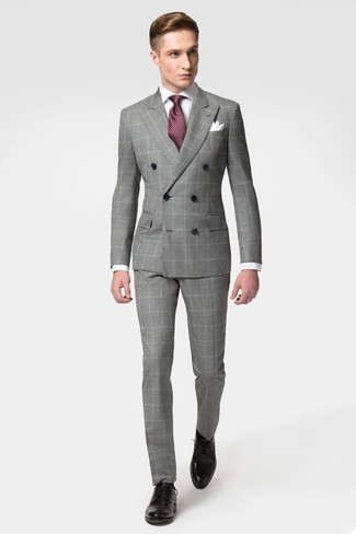 Dunkelrote Krawatte kombinieren – 500+ Elegante Herren Outfits: Entscheiden Sie sich für einen grauen Anzug mit Karomuster und eine dunkelrote Krawatte, um vor Klasse und Perfektion zu strotzen. Suchen Sie nach leichtem Schuhwerk? Ergänzen Sie Ihr Outfit mit schwarzen Leder Derby Schuhen für den Tag.