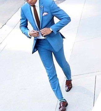 30 Jährige: Türkisen Anzug kombinieren – 100 Elegante Herren Outfits: Kombinieren Sie einen türkisen Anzug mit einem weißen Businesshemd für eine klassischen und verfeinerte Silhouette. Fühlen Sie sich ideenreich? Ergänzen Sie Ihr Outfit mit dunkelbraunen Doppelmonks aus Leder.