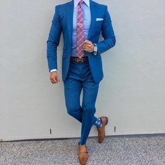 Welche Anzüge mit weißen und blauen Businesshemdes zu tragen – 1200+ Herren Outfits: Kombinieren Sie einen Anzug mit einem weißen und blauen Businesshemd für eine klassischen und verfeinerte Silhouette. Suchen Sie nach leichtem Schuhwerk? Ergänzen Sie Ihr Outfit mit braunen Doppelmonks aus Leder für den Tag.
