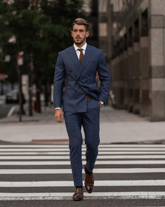 Wie dunkelblauen Anzug mit brauner Doppelmonks aus Leder zu kombinieren – 125 Herren Outfits: Erwägen Sie das Tragen von einem dunkelblauen Anzug und einem weißen Businesshemd für einen stilvollen, eleganten Look. Fühlen Sie sich mutig? Entscheiden Sie sich für braunen Doppelmonks aus Leder.