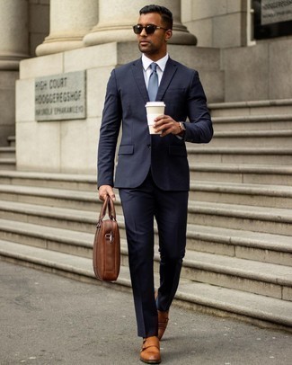 Rotbraune Doppelmonks aus Leder kombinieren – 500+ Herren Outfits: Kombinieren Sie einen dunkelblauen Anzug mit einem weißen Businesshemd für eine klassischen und verfeinerte Silhouette. Rotbraune Doppelmonks aus Leder liefern einen wunderschönen Kontrast zu dem Rest des Looks.