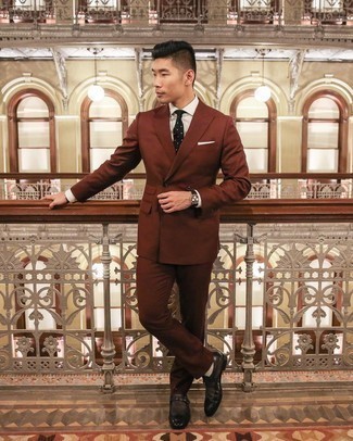 Rotbraune Uhr kombinieren – 1191+ Elegante Herren Outfits: Vereinigen Sie einen braunen Anzug mit einer rotbraunen Uhr, um mühelos alles zu meistern, was auch immer der Tag bringen mag. Komplettieren Sie Ihr Outfit mit dunkelbraunen Monks aus Leder, um Ihr Modebewusstsein zu zeigen.