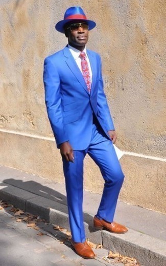 Dunkelblauen Wollhut kombinieren – 170 Herren Outfits: Kombinieren Sie einen blauen Anzug mit einem dunkelblauen Wollhut für ein bequemes Outfit, das außerdem gut zusammen passt. Fühlen Sie sich ideenreich? Ergänzen Sie Ihr Outfit mit rotbraunen Leder Oxford Schuhen.