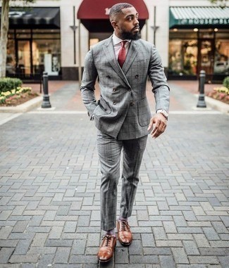 Rotbraune Leder Oxford Schuhe kombinieren – 500+ Elegante Herren Outfits warm Wetter: Kombinieren Sie einen grauen Anzug mit Karomuster mit einem weißen Businesshemd für eine klassischen und verfeinerte Silhouette. Dieses Outfit passt hervorragend zusammen mit rotbraunen Leder Oxford Schuhen.