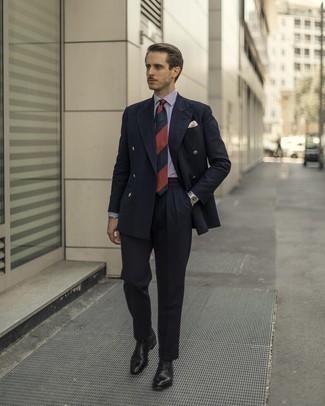 30 Jährige: Dunkelblauen Anzug kombinieren – 500+ Elegante Herren Outfits: Paaren Sie einen dunkelblauen Anzug mit einem hellblauen vertikal gestreiften Businesshemd für einen stilvollen, eleganten Look. Schwarze Leder Oxford Schuhe sind eine perfekte Wahl, um dieses Outfit zu vervollständigen.