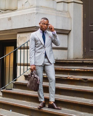 20 Jährige: Welche Businesshemden mit grauen Anzuges zu tragen – 147 Herren Outfits: Geben Sie den bestmöglichen Look ab in einem grauen Anzug und einem Businesshemd. Dieses Outfit passt hervorragend zusammen mit dunkelbraunen Leder Oxford Schuhen.