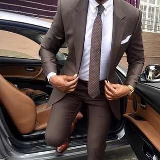 Dunkelbraune gepunktete Krawatte kombinieren – 155 Elegante Herren Outfits: Geben Sie den bestmöglichen Look ab in einem dunkelbraunen Anzug und einer dunkelbraunen gepunkteten Krawatte. Fühlen Sie sich mutig? Wählen Sie rotbraunen Leder Oxford Schuhe.