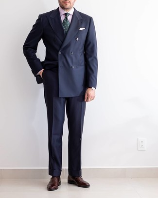 Bedruckte Krawatte kombinieren – 500+ Herren Outfits: Kombinieren Sie einen dunkelblauen Anzug mit einer bedruckten Krawatte, um vor Klasse und Perfektion zu strotzen. Wenn Sie nicht durch und durch formal auftreten möchten, entscheiden Sie sich für dunkelbraunen Leder Oxford Schuhe.