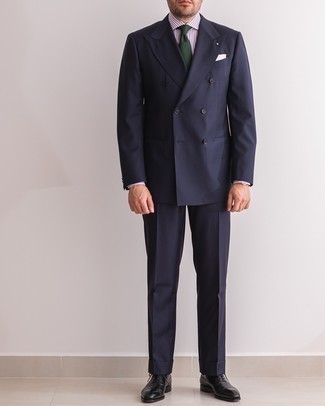 Leder Oxford Schuhe kombinieren – 1200+ Herren Outfits: Vereinigen Sie einen dunkelblauen Anzug mit einem weißen und lila vertikal gestreiften Businesshemd für einen stilvollen, eleganten Look. Leder Oxford Schuhe sind eine ideale Wahl, um dieses Outfit zu vervollständigen.
