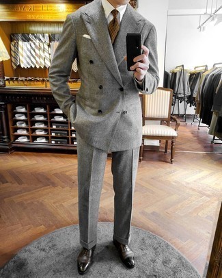 Welche Oxford Schuhe mit grauen Anzuges zu tragen – 408 Herren Outfits: Kombinieren Sie einen grauen Anzug mit einem weißen Businesshemd, um vor Klasse und Perfektion zu strotzen. Oxford Schuhe sind eine gute Wahl, um dieses Outfit zu vervollständigen.