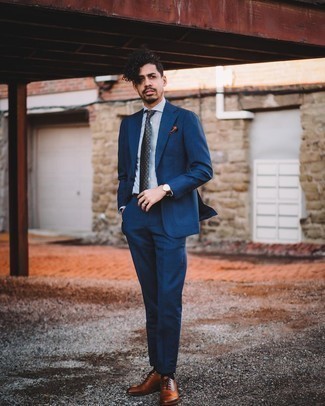 Dunkelgrüne gepunktete Krawatte kombinieren – 70 Herren Outfits: Kombinieren Sie einen dunkelblauen Anzug mit einer dunkelgrünen gepunkteten Krawatte, um vor Klasse und Perfektion zu strotzen. Fühlen Sie sich ideenreich? Vervollständigen Sie Ihr Outfit mit braunen Leder Oxford Schuhen.